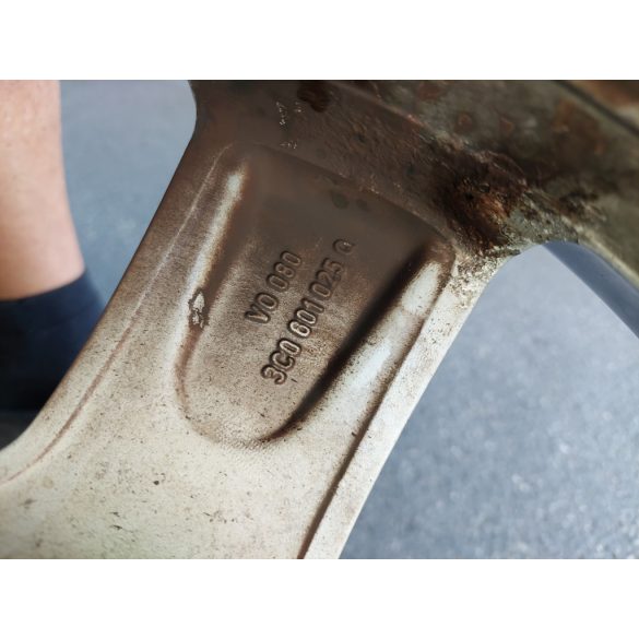 Volkswagen Passat B6-Golf-Jetta-Touran alufelni garnitúra /gyári/