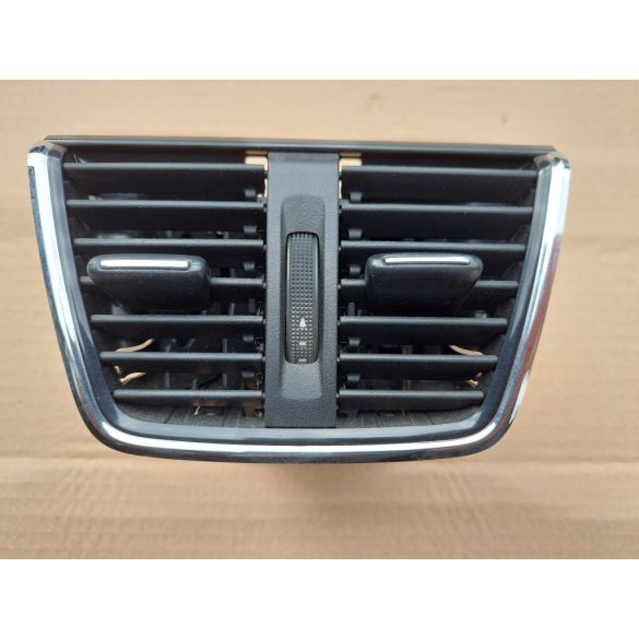 Skoda Octavia III szellőző a könyöklő végébe 