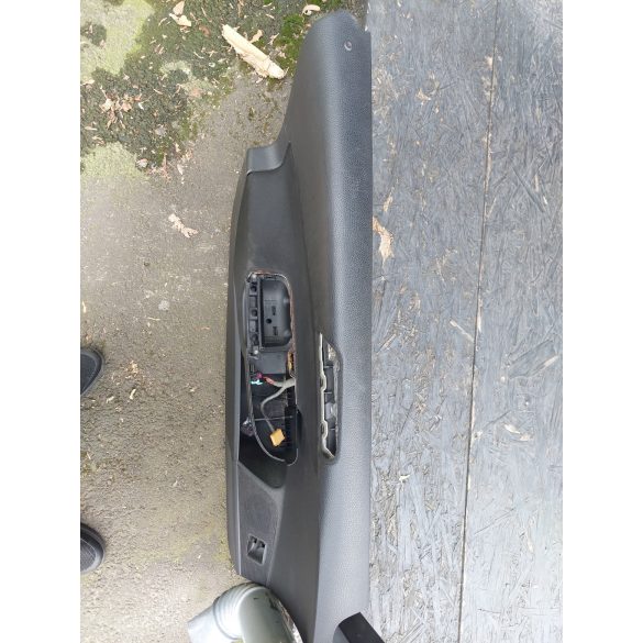 Volkswagen Passat B6 ajtókárpit bal első