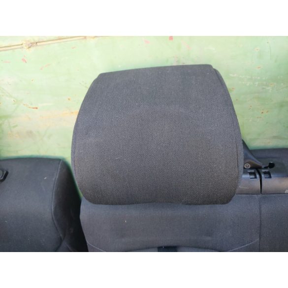 Ford Mondeo MK4 fejtámla hátsó középső