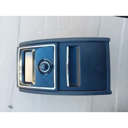 Skoda Superb II könyöklő hátsó rész /óra+hamutartó/