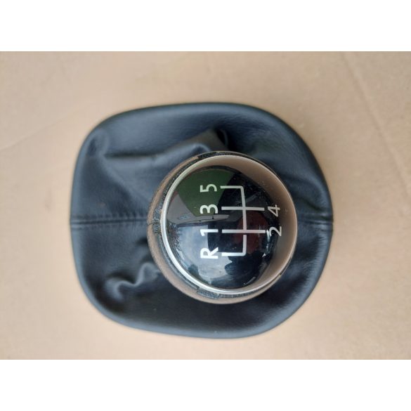 Volkswagen Touran váltógomb szoknyával